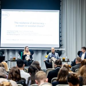 From left to right on stage: professor Zsuzsa Csergő, doktor Marina Nord, professor Stefano Braghiroli and panel discussion moderator Margo Loor. Photo: Erlend Staub